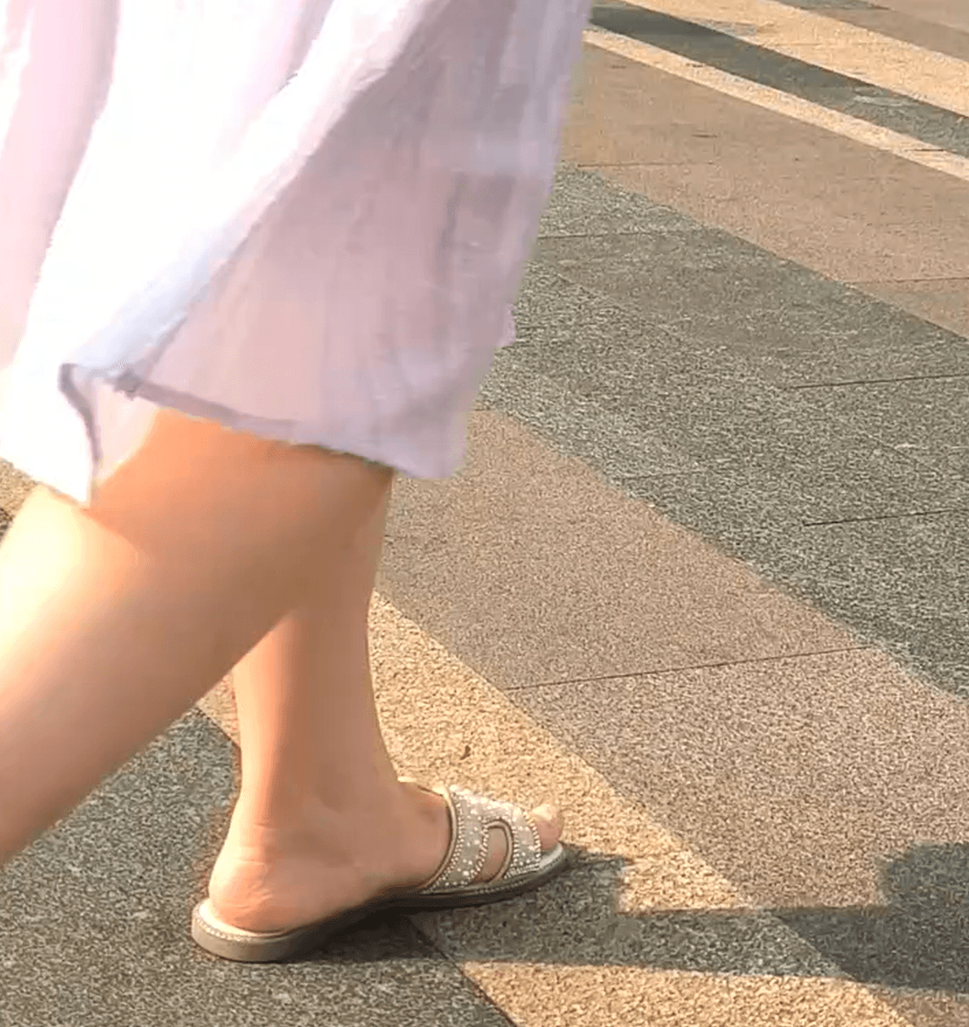 Girl candid worm crush on the street