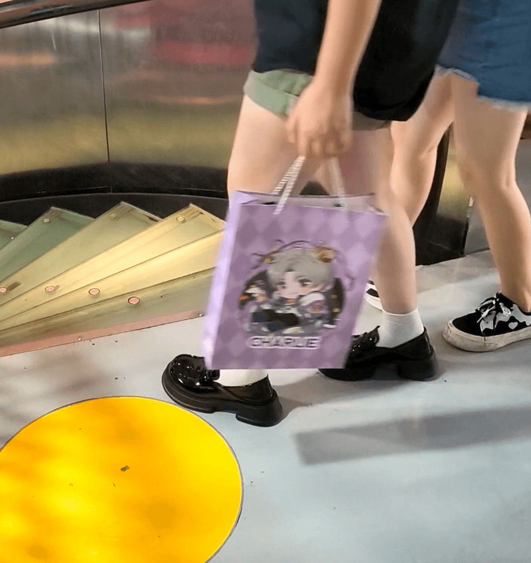 Girl candid worm crush on the street