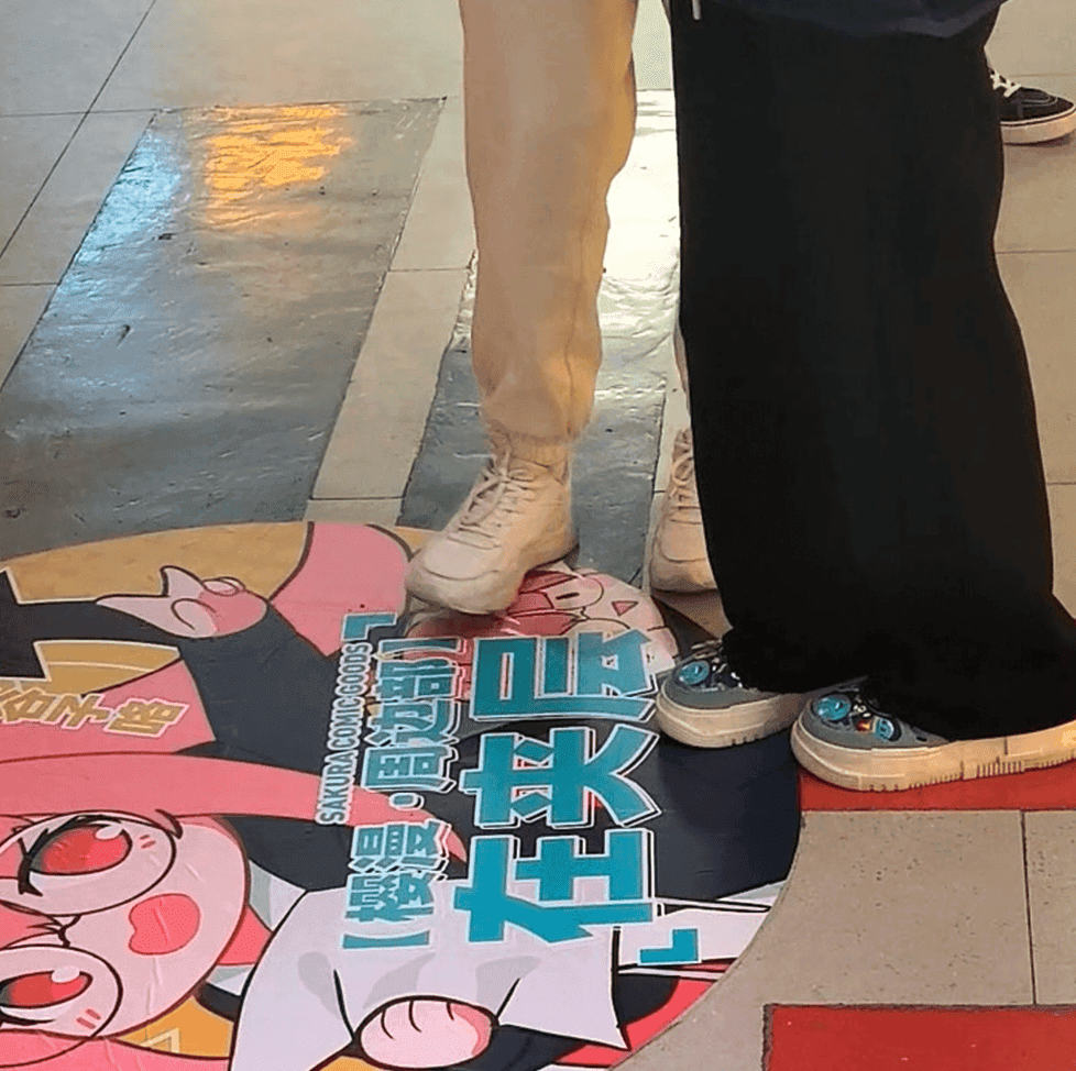 Girls in various shoes candid crush at anime convention + outdoor square