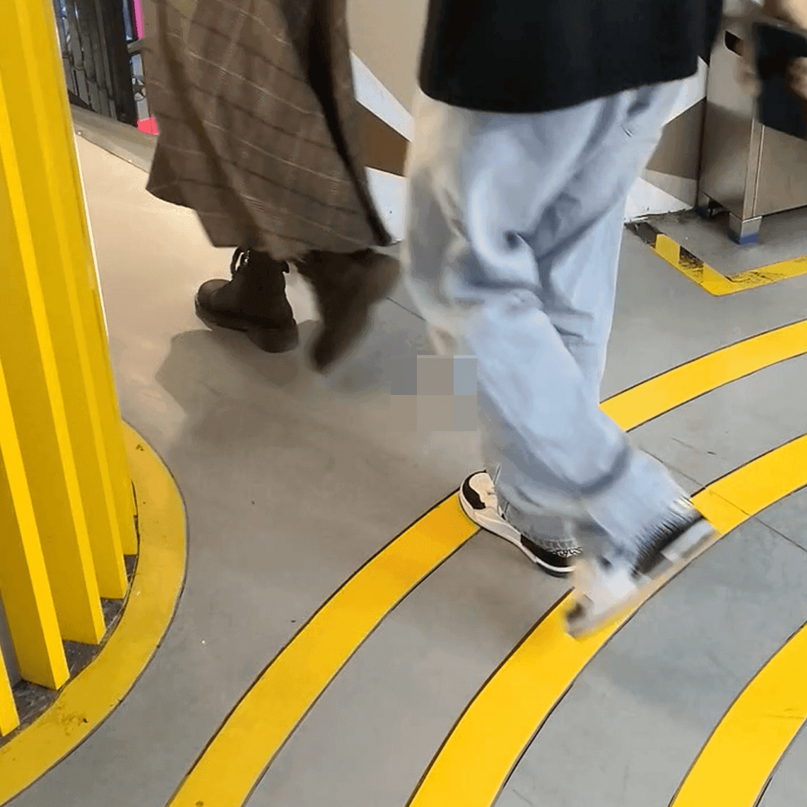 Anime convention passing women wearing various types of shoes candid crush