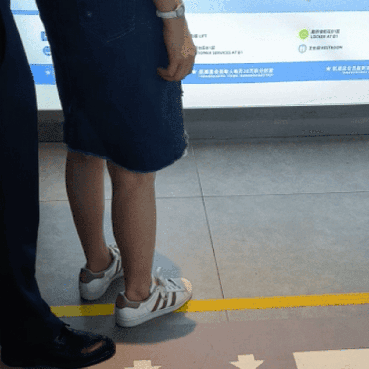 Girl adidas superstar + fila sneaker hand trample in cinema