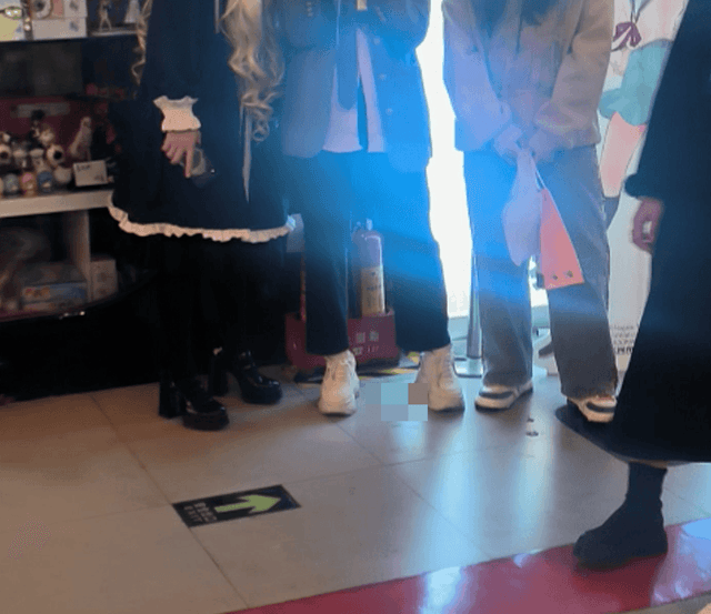 Anime convention multiple girls candid crush with white sneakers