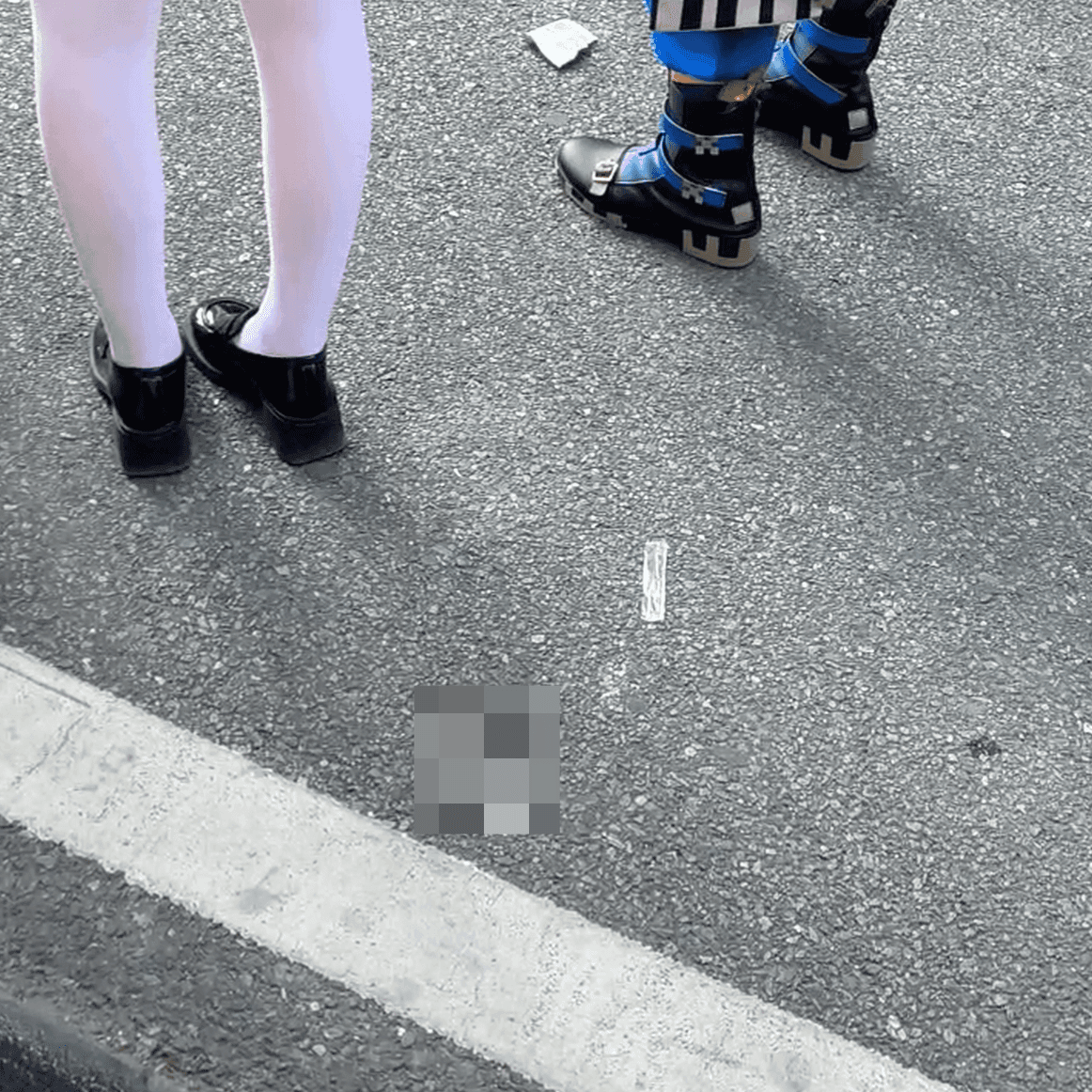 Anime convention beautiful lady in boots + leather shoes + sneakers candid crush