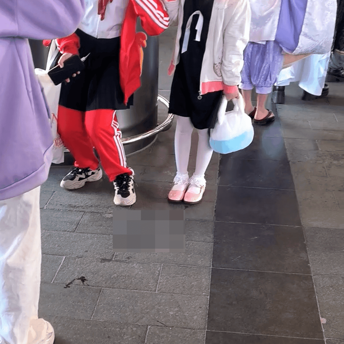 Anime convention beautiful lady in boots + leather shoes + sneakers candid crush