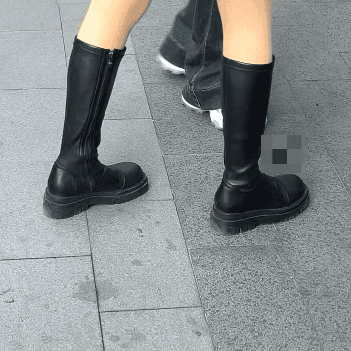 Anime convention beautiful lady in boots + leather shoes + sneakers candid crush