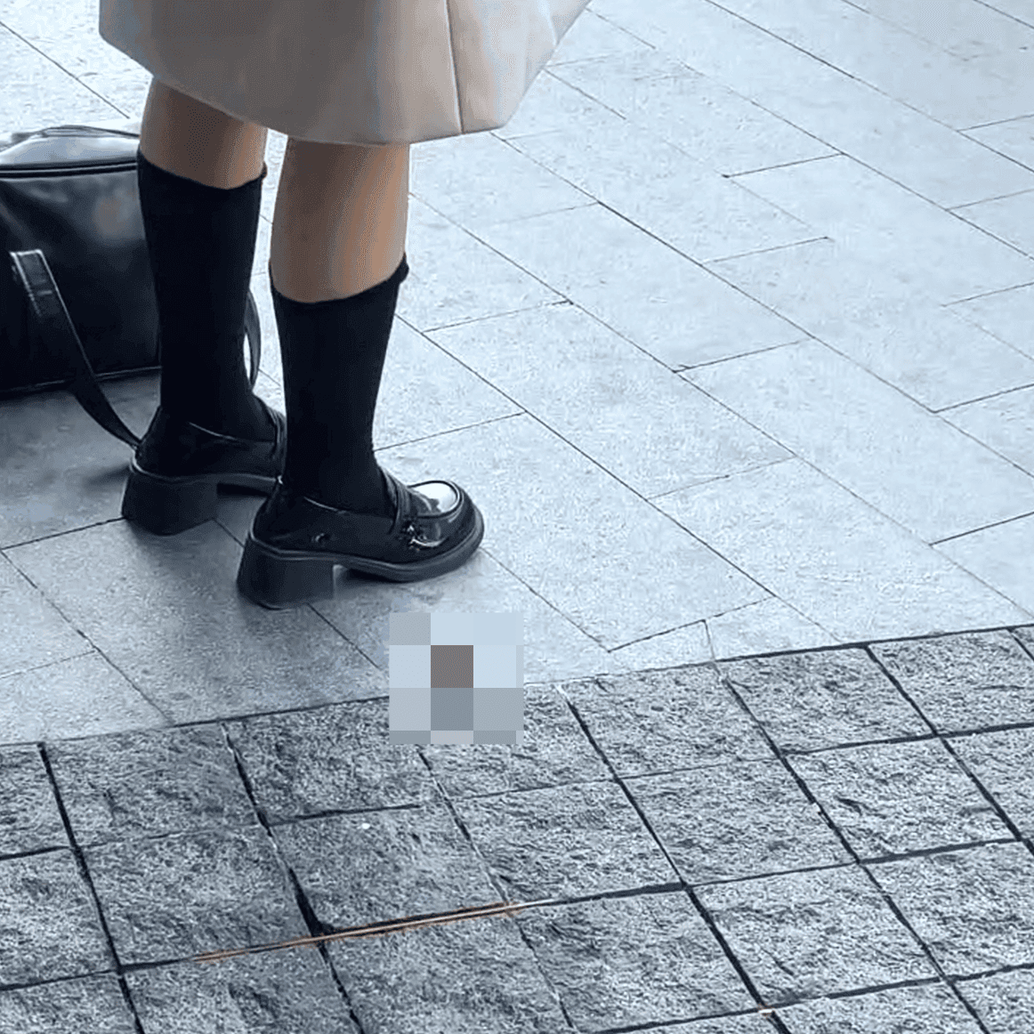 Anime convention beautiful lady in boots + leather shoes + sneakers candid crush