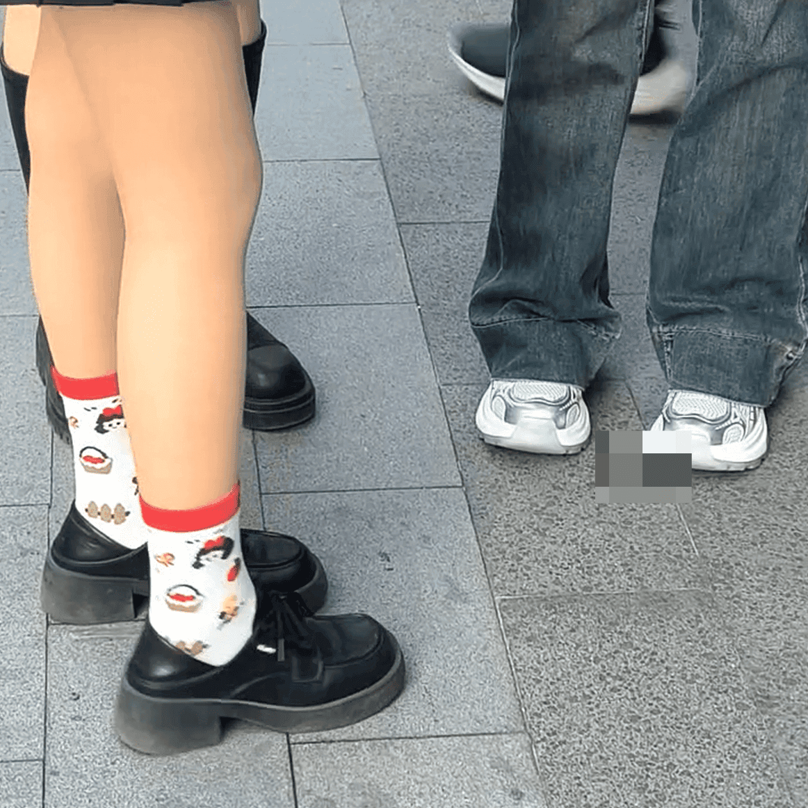 Anime convention beautiful lady in boots + leather shoes + sneakers candid crush