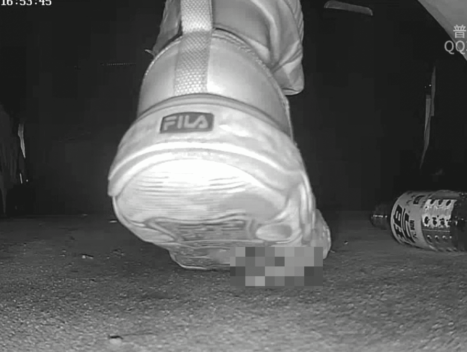 Three girls in cinema candid crush with Fila and Skechers sneakers