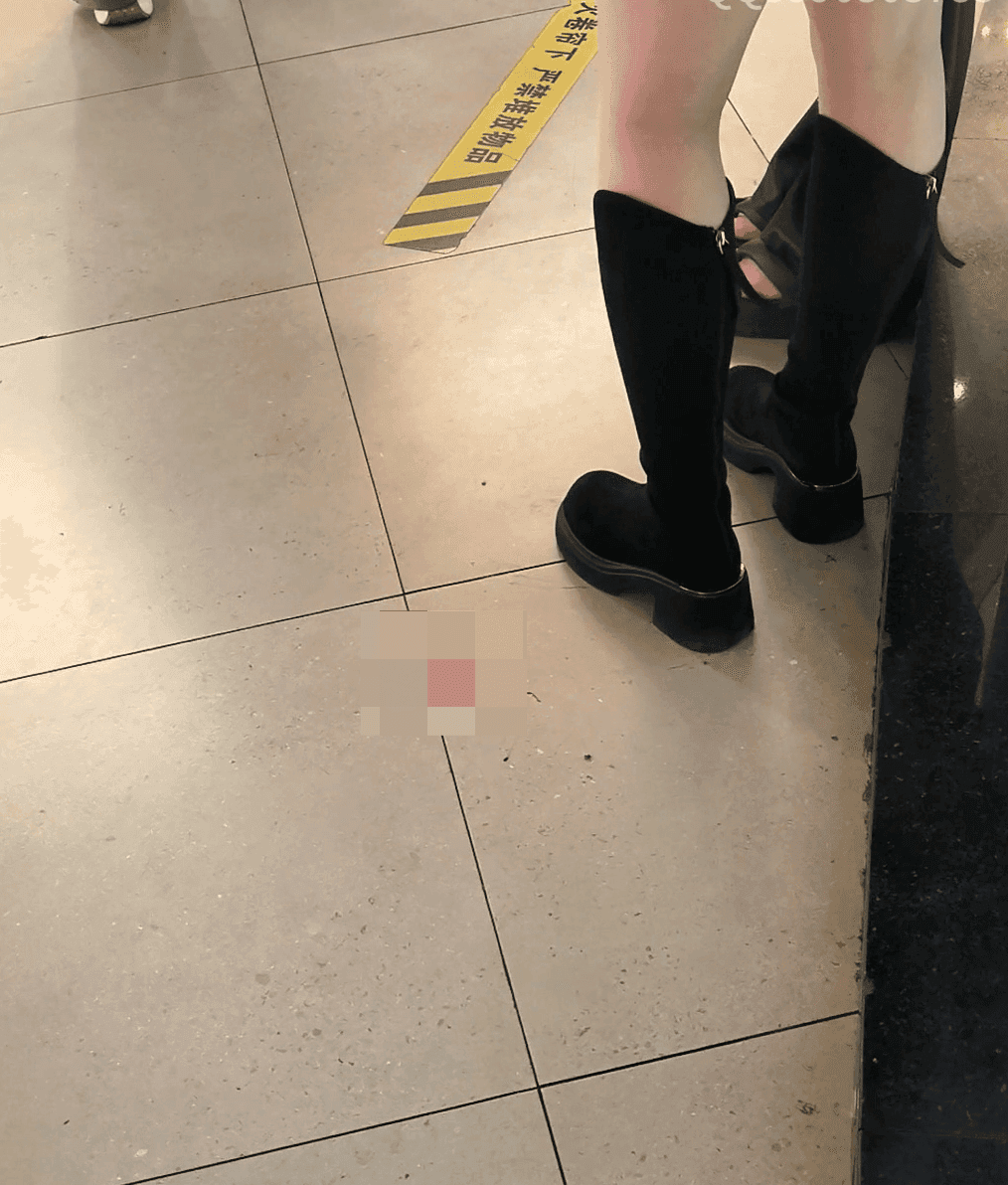 Anime convention girls in black thigh-high boots candid crush + cosplay girls candid crush