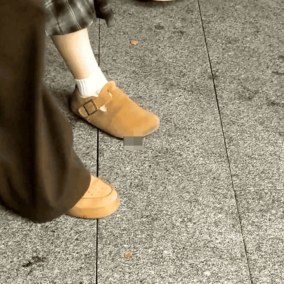 Dance machine woman in white leather shoes candid crush + Outdoor woman candid crush