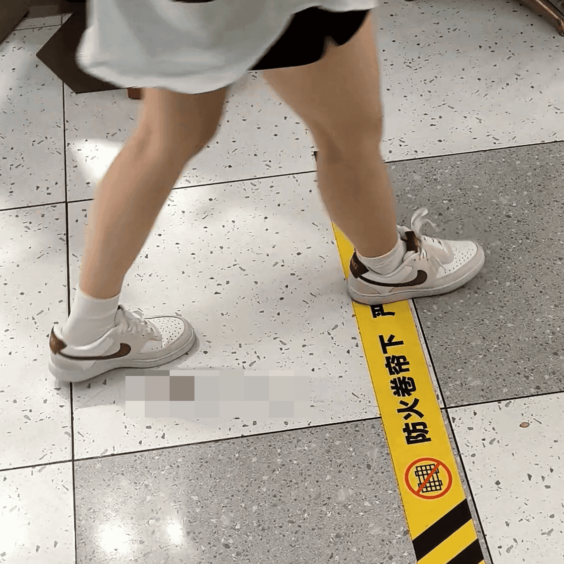 Shopping mall aisle passing women candid crush + Lady next seat in sneakers candid crush