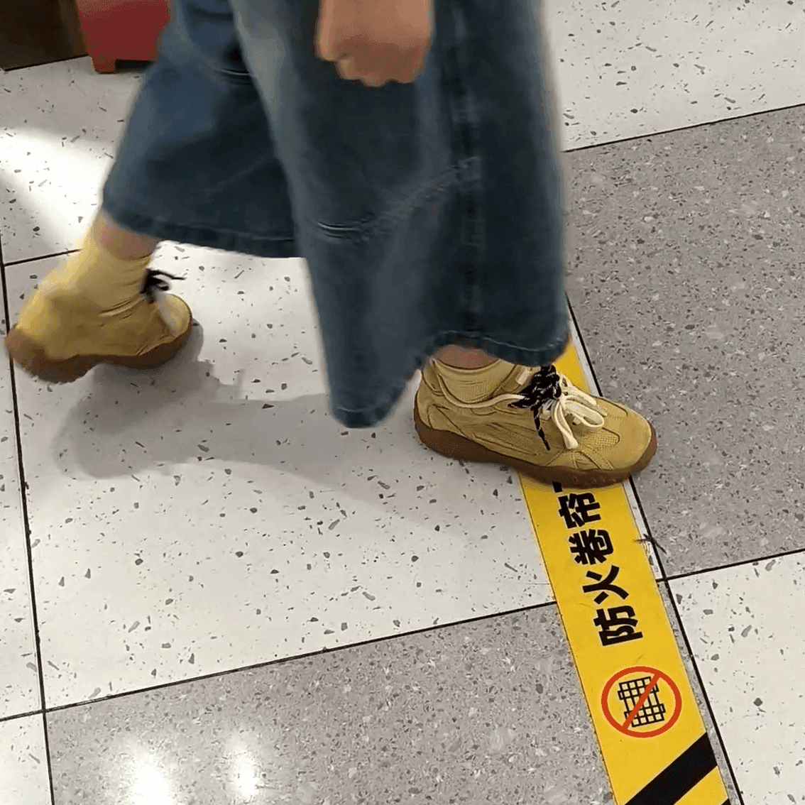 Shopping mall aisle passing women candid crush + Lady next seat in sneakers candid crush