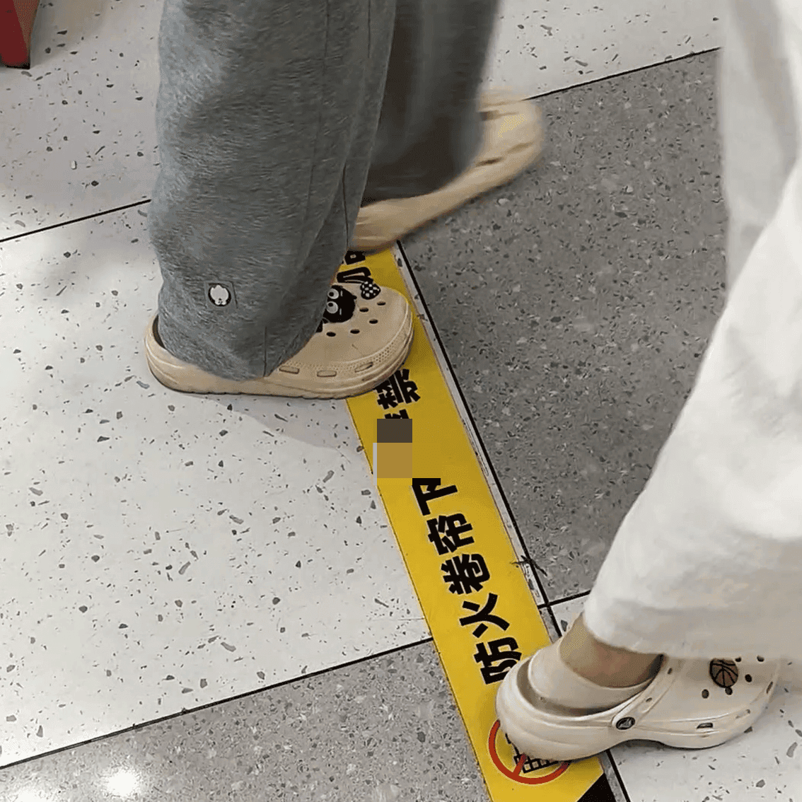 Shopping mall aisle passing women candid crush + Lady next seat in sneakers candid crush