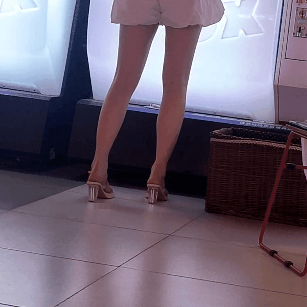 Amusement arcade woman clear chunky heels candid crush + Dance machine woman barefoot candid crush