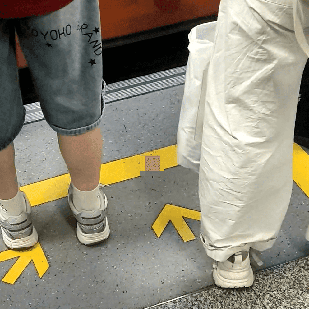 Anime convention women candid crush with leather shoes + Subway entrance women candid crush with sneakers