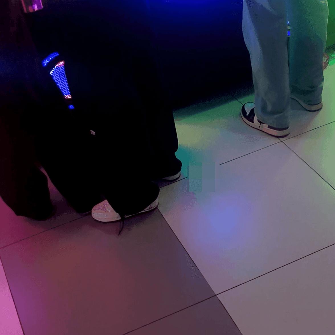 Game arcade basketball machine lady in Crocs candid crush and stuck to soles + White-socked leather shoes candid crush