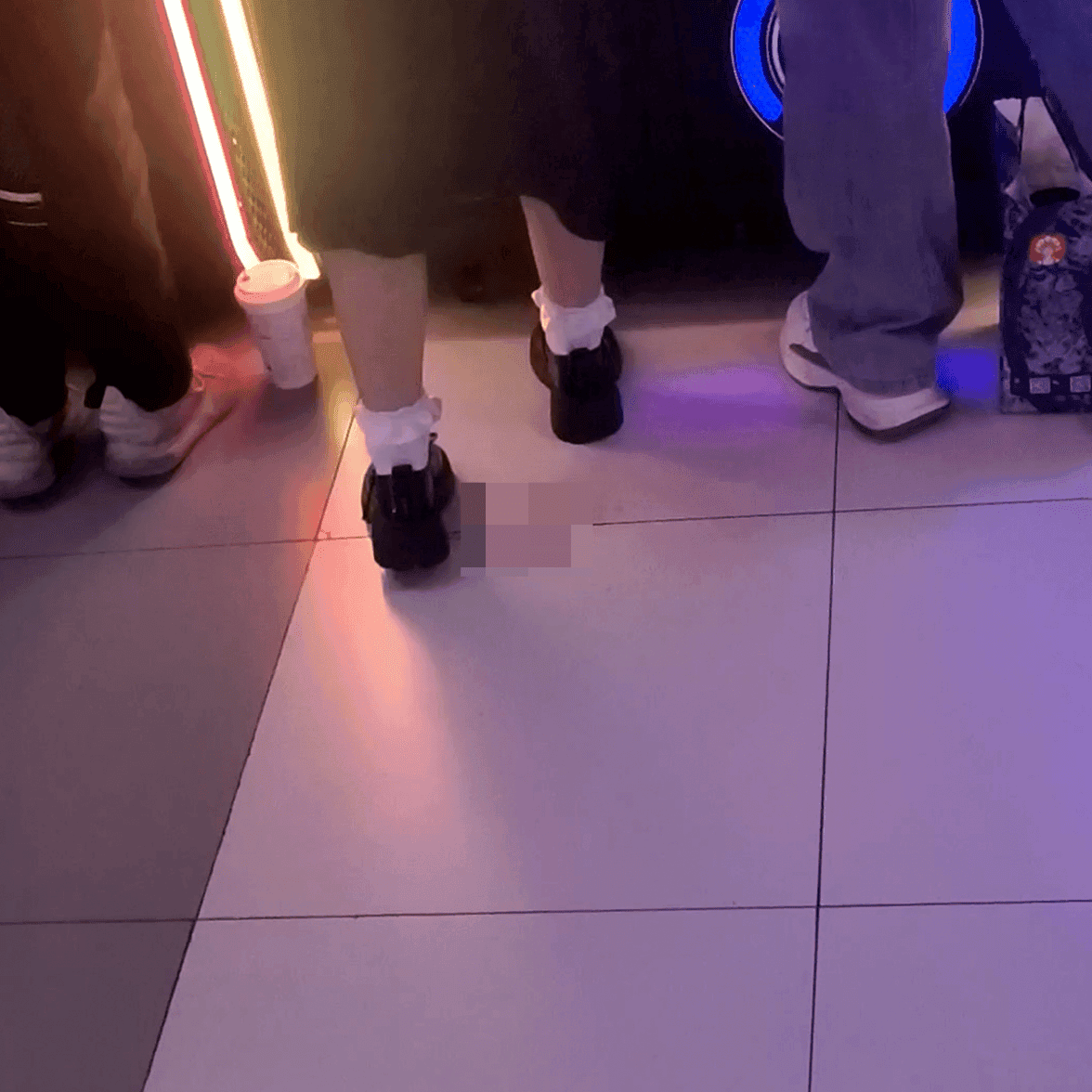 Game arcade basketball machine lady in Crocs candid crush and stuck to soles + White-socked leather shoes candid crush