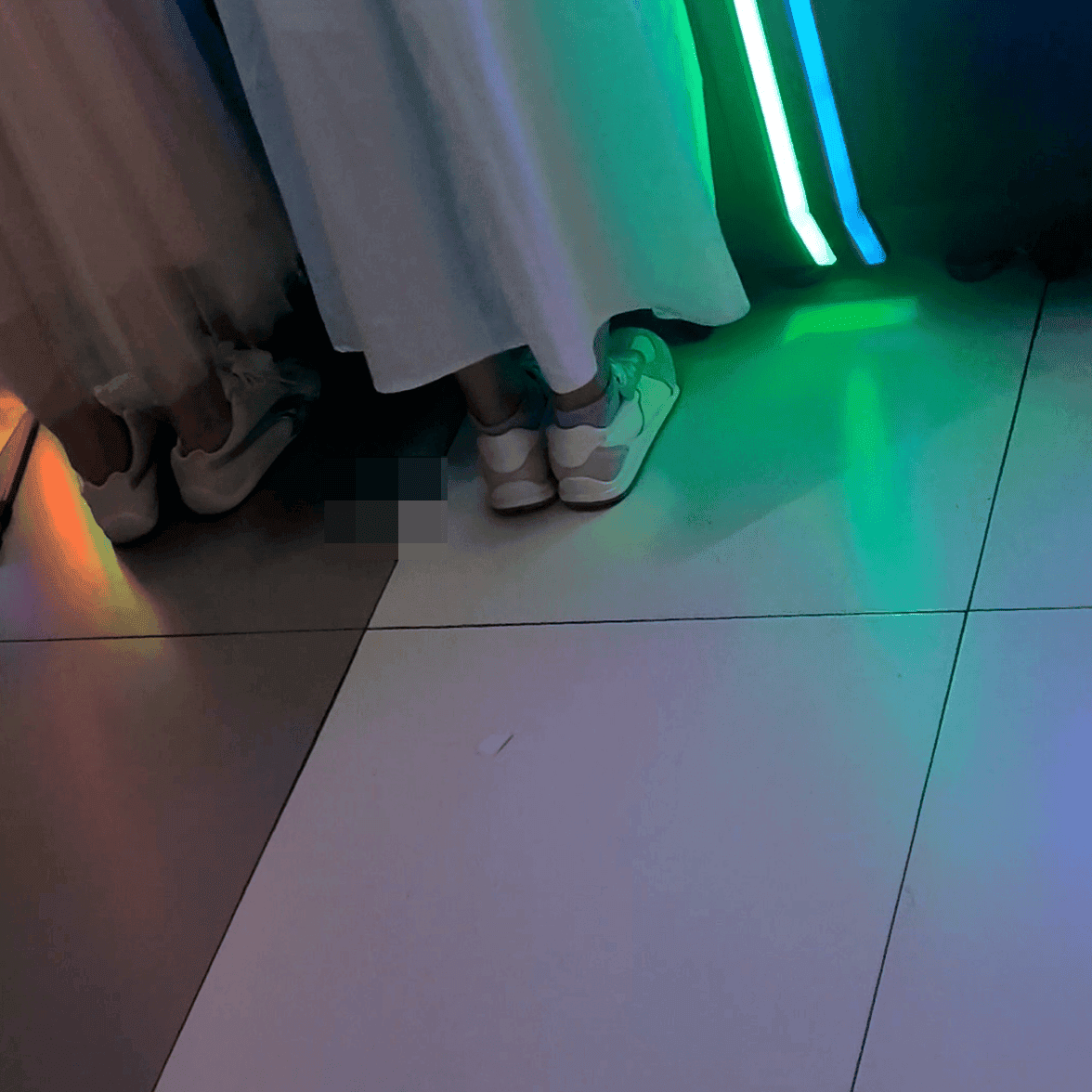 Game arcade basketball machine lady in Crocs candid crush and stuck to soles + White-socked leather shoes candid crush