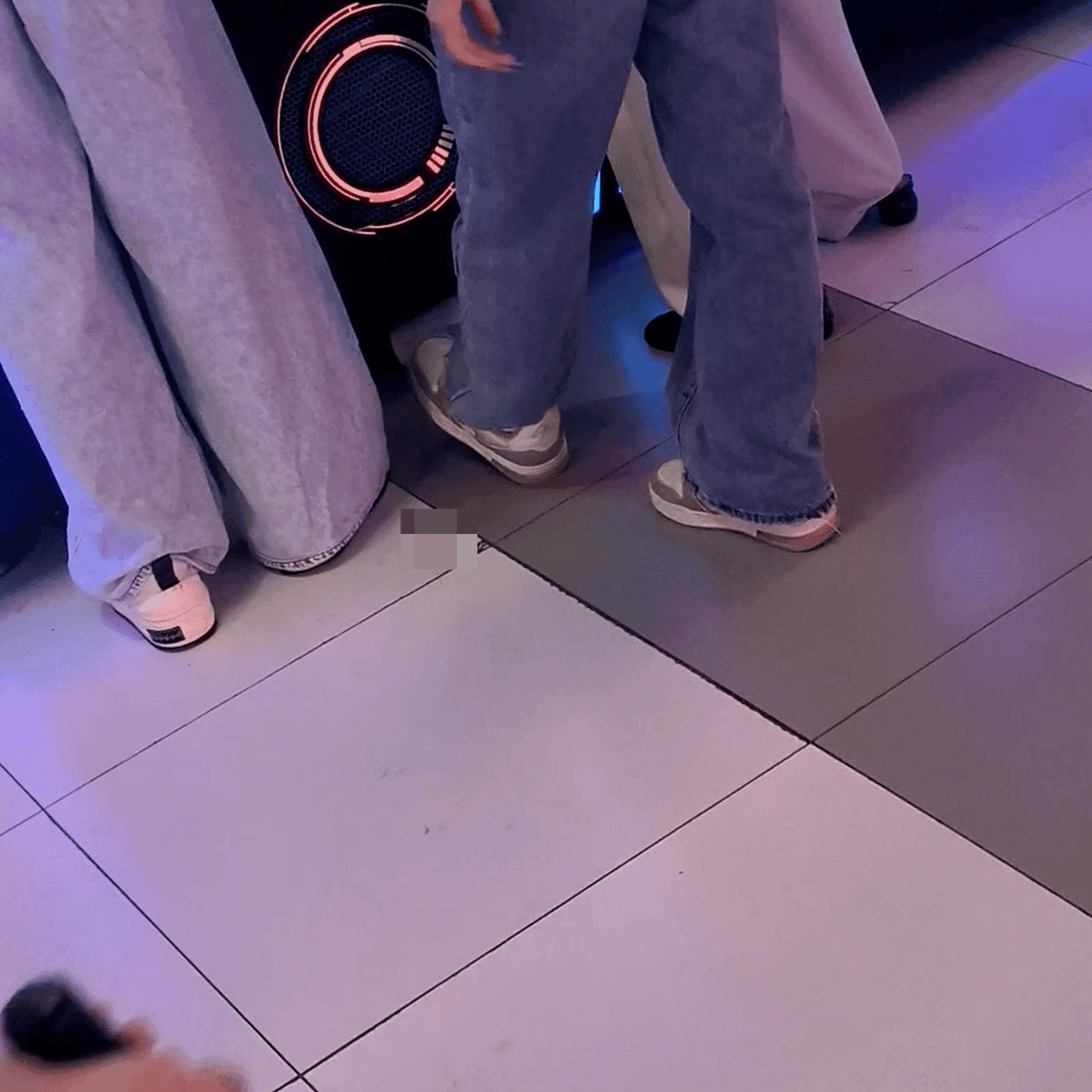 Game arcade basketball machine lady in Crocs candid crush and stuck to soles + White-socked leather shoes candid crush