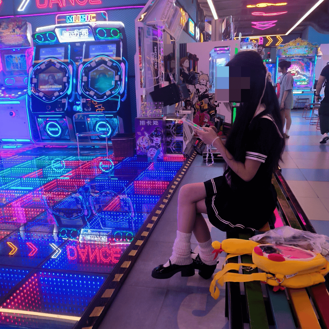 Dance machine lady in Air Force sneakers candid crush + Arcade girl in canvas sneakers candid crush