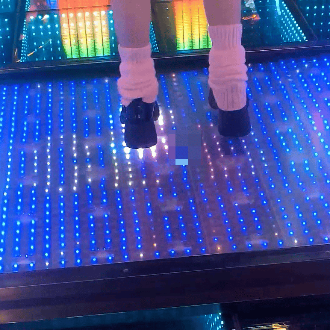 Dance machine lady in Air Force sneakers candid crush + Arcade girl in canvas sneakers candid crush