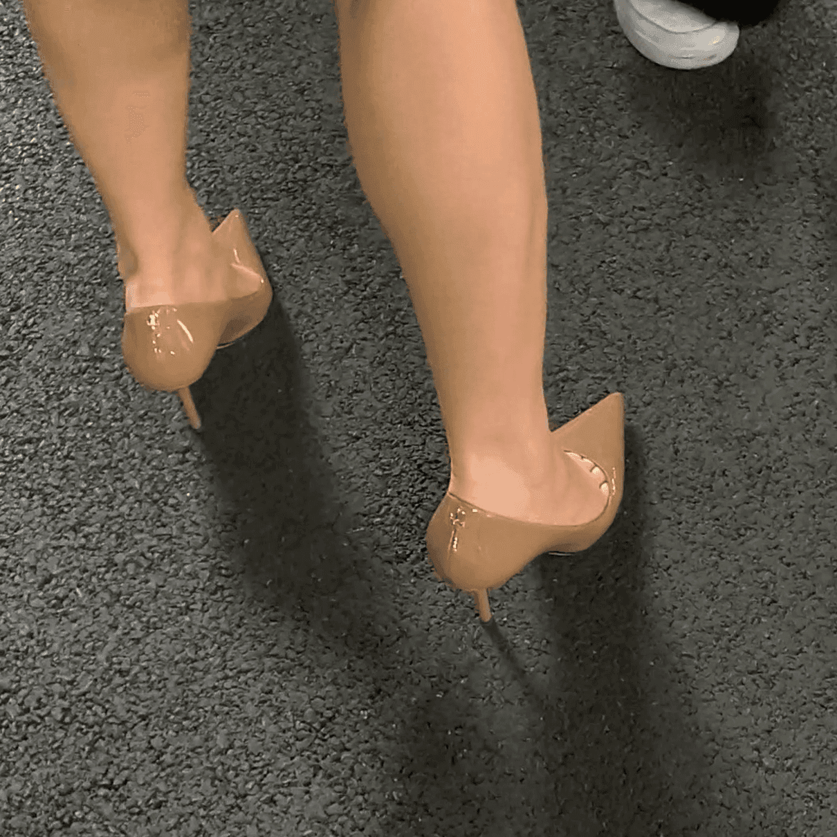 Outdoor multiple women in high heels + Martin boots + Knee-high boots candid crush