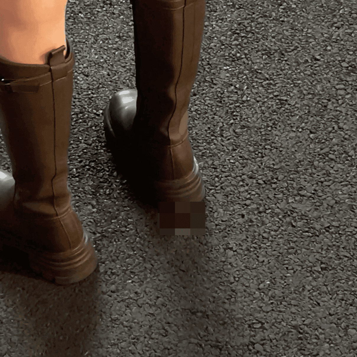 Outdoor multiple women in high heels + Martin boots + Knee-high boots candid crush