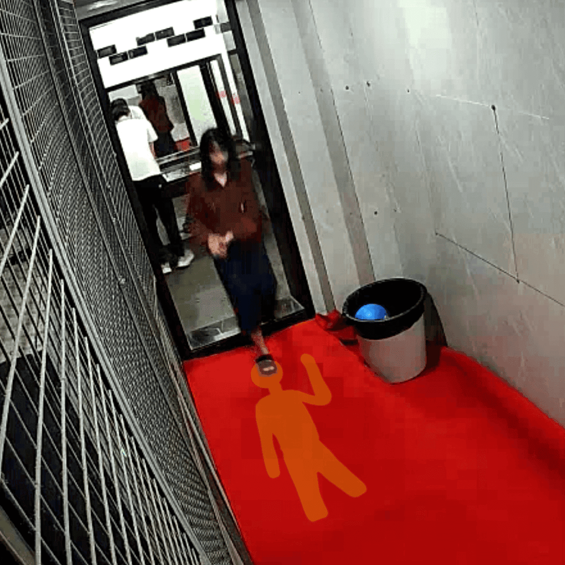 Candid trample on foam mats in the women's restroom corridor
