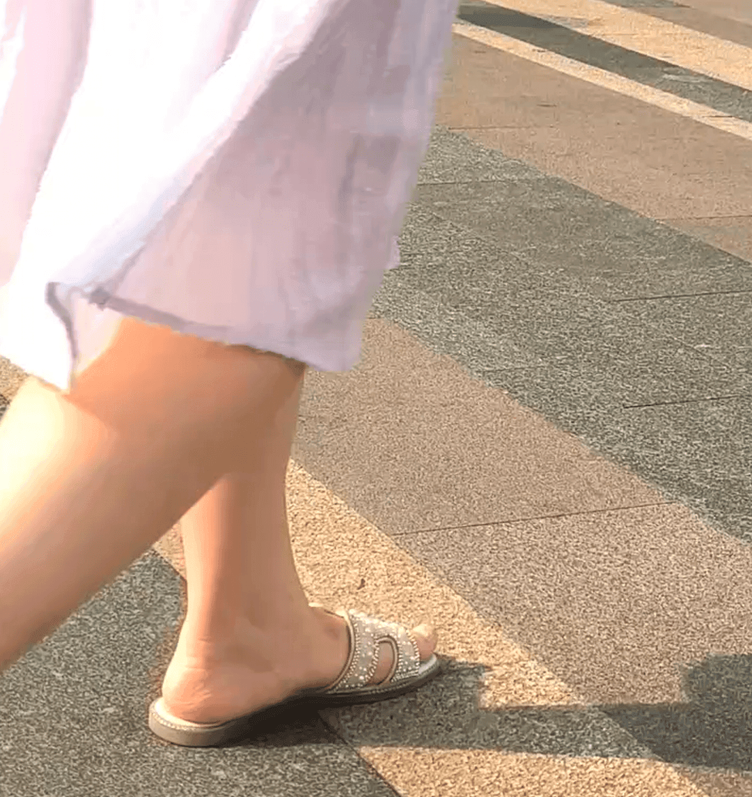 Girl candid worm crush on the street