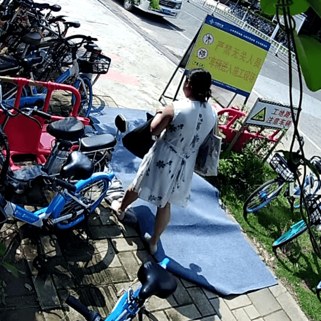 Candid trampling on the streets outside the university