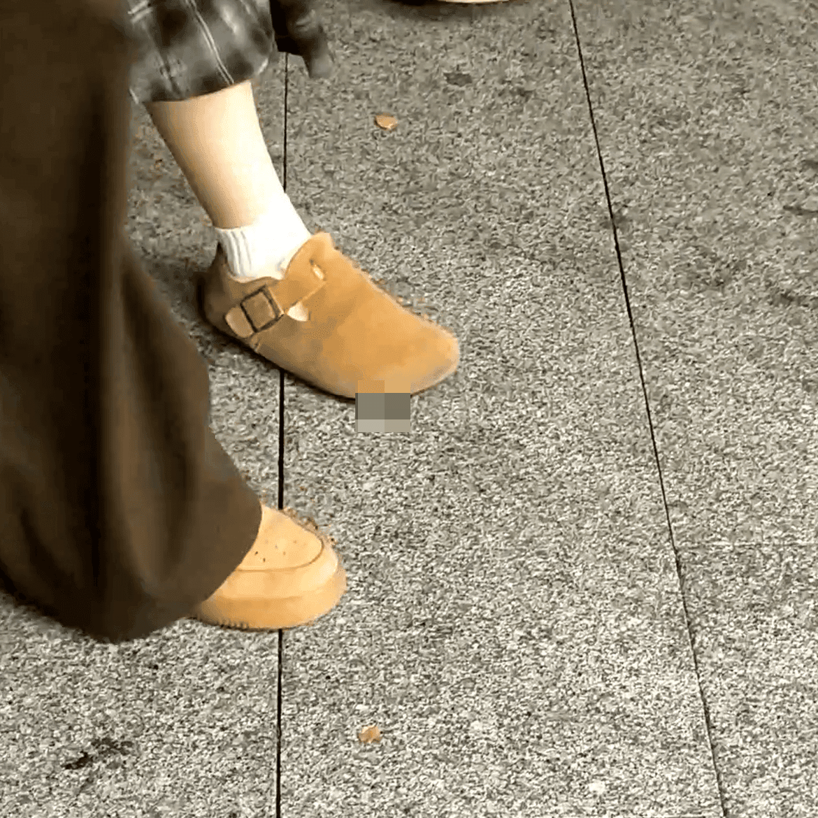 Dance machine woman in white leather shoes candid crush + Outdoor woman candid crush