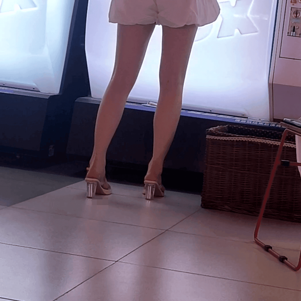 Amusement arcade woman clear chunky heels candid crush + Dance machine woman barefoot candid crush